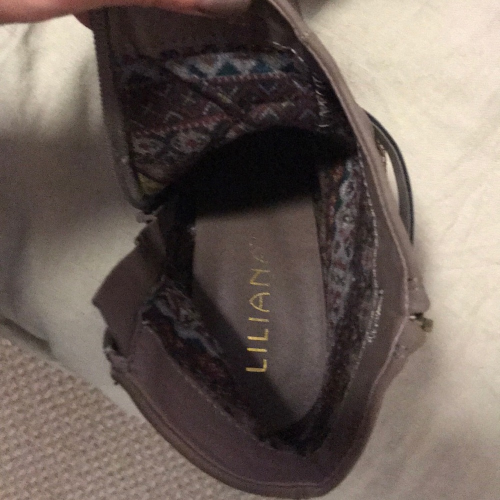 Taupe sz 7.5 booties EUC - Picture 5 of 5